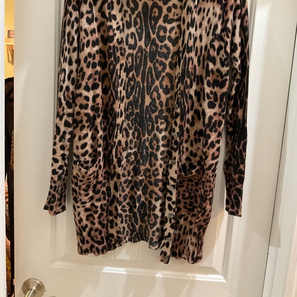 ⭐️Leopard print cardigan⭐️ - Picture 5 of 7